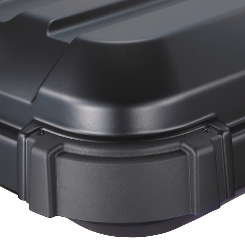 close up of corner of Inno BRM720MBK roof gear case