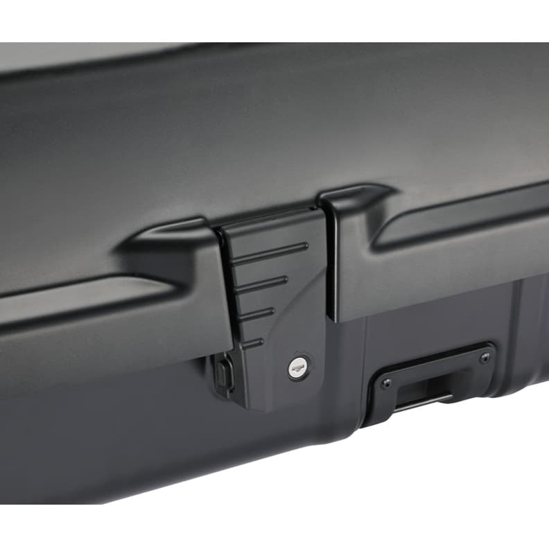 close up of latching system on Inno BRL310MBK Gear Carry Cargo box