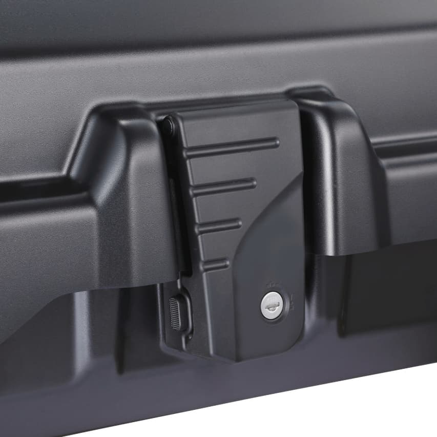 close up of latching system on Inno BRM720MBK roof gear case