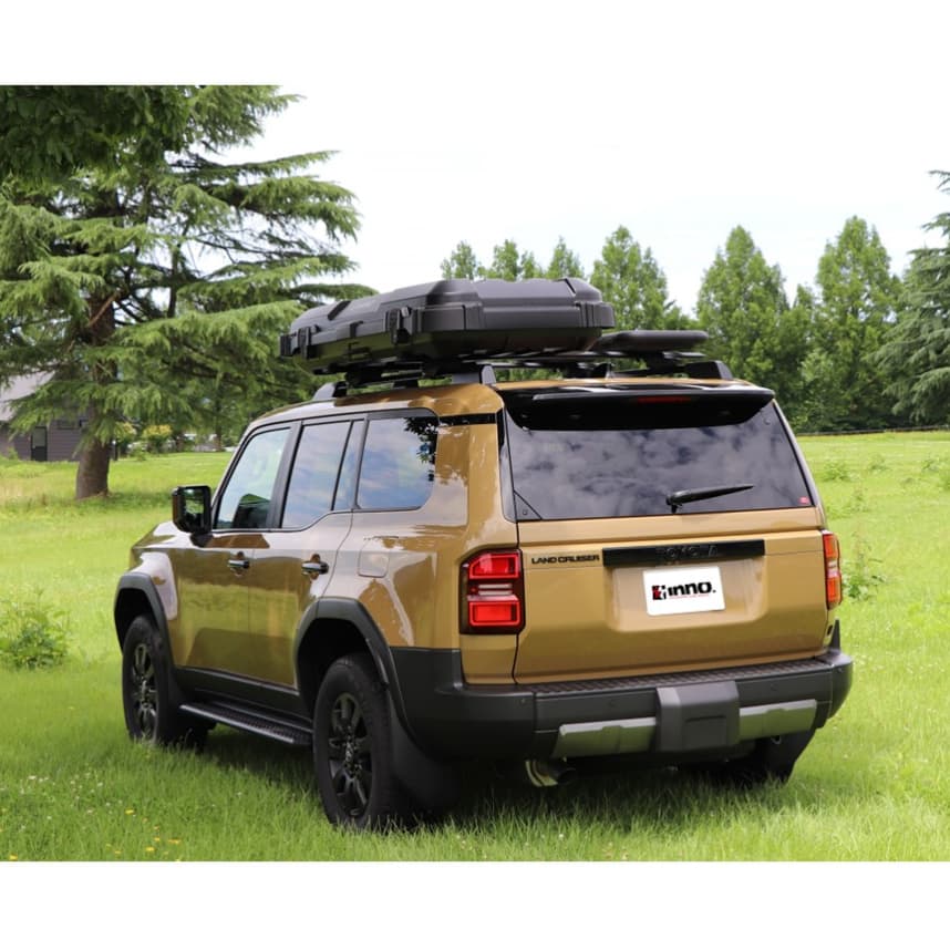 rear view of Inno BRM720MBK roof gear case installed on toyota highlander