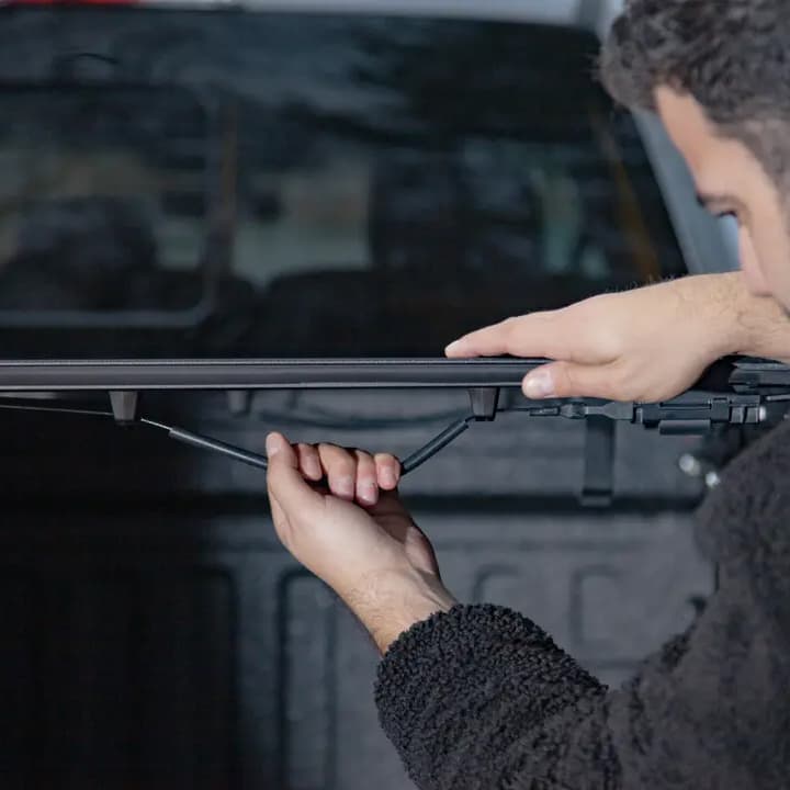 Worksport AL4 Flip-up trifold hard tonneau cover Opening Mechanism