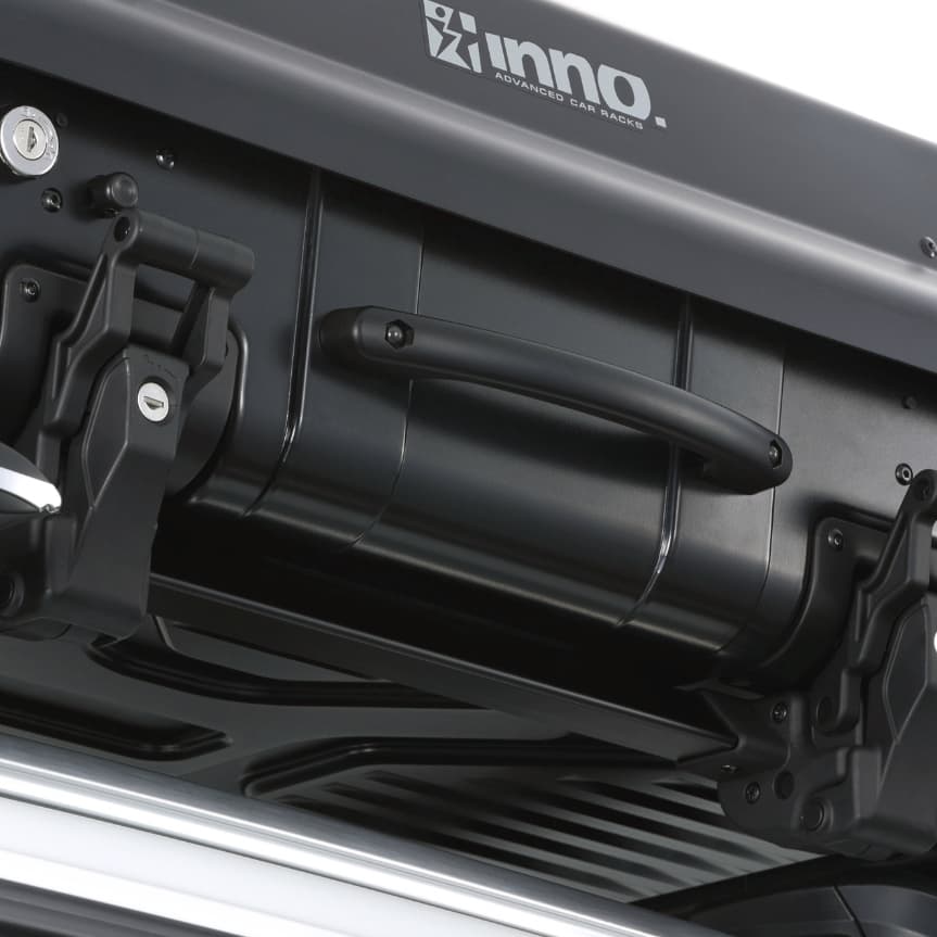 Close up of latch on Inno BRL160MBK Gear Carry Cargo box