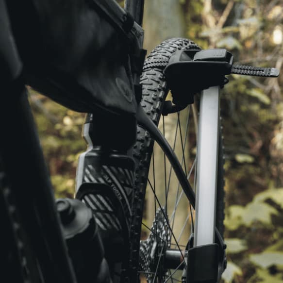 Thule Epos 2 close up of wheel strap around tire