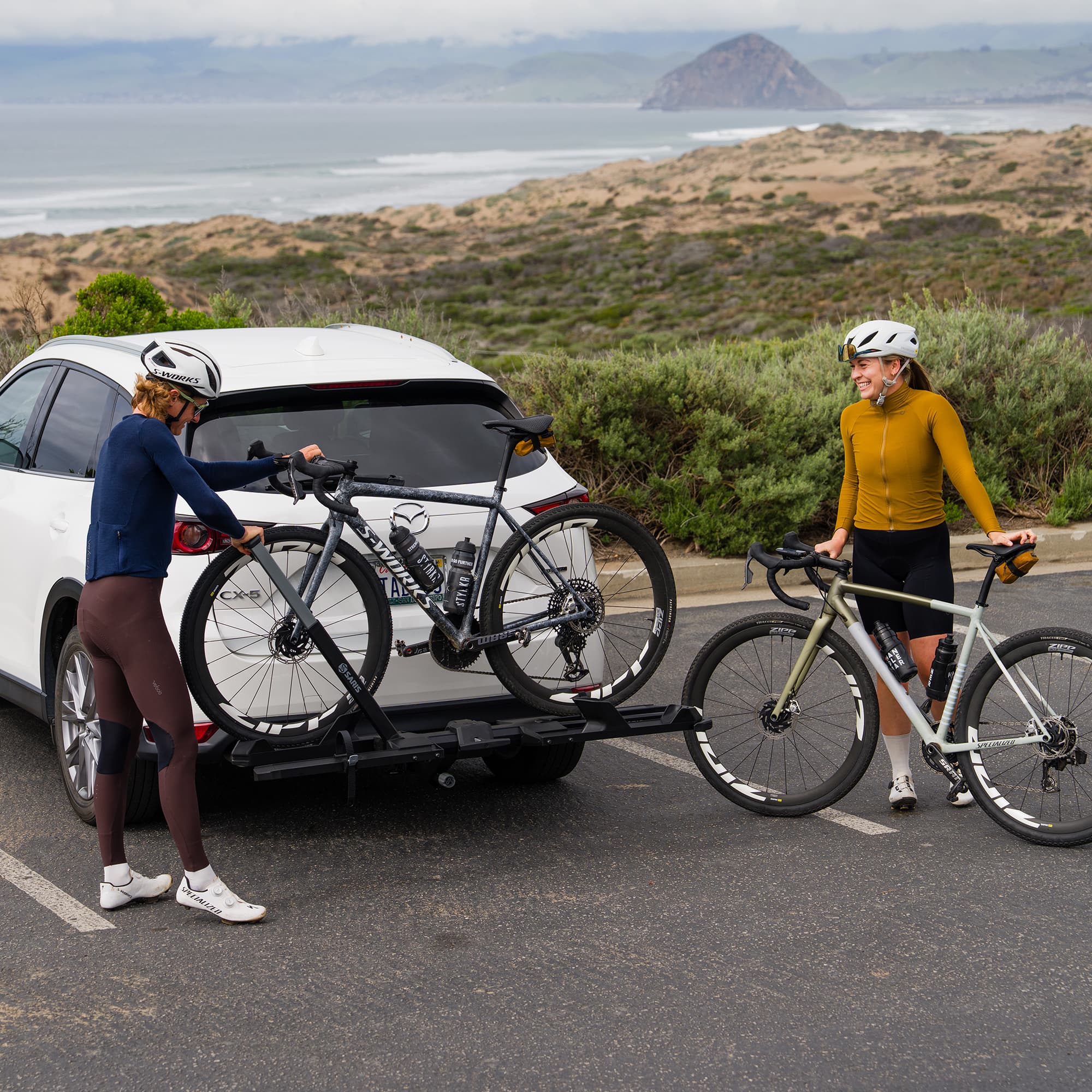 Lifestyle picture of people biking around SuperClamp G4
