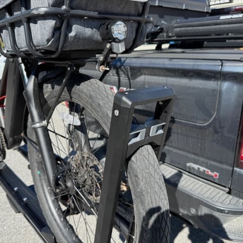 close-up of activated upper arm of Kuat Piston ION loaded with e-bike