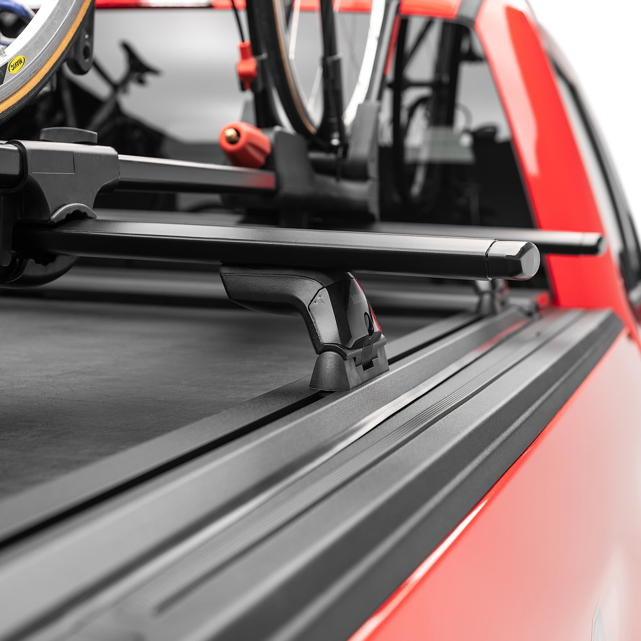 Roll-N-Lock M-Series XT Retractable Tonneau Cover Yakima Skyline Roof Rack System Close Up