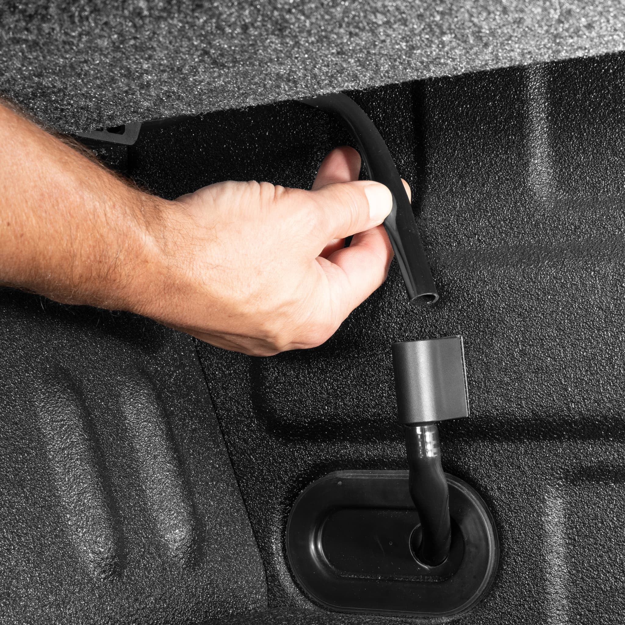 RetraxPro FRC-4000 EZ-OFF Retractable Tonneau Cover Drainage