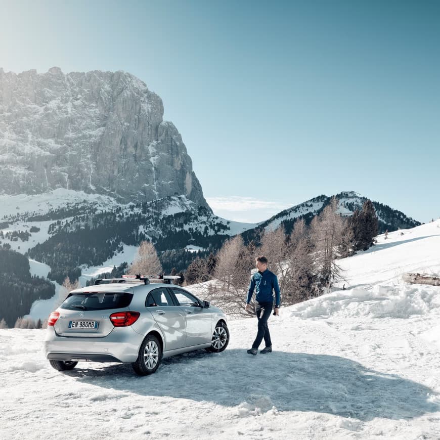 lifestyle image of a vehicle equipped with the skiclick installed on the vehicle. Snow and mountains are in the background