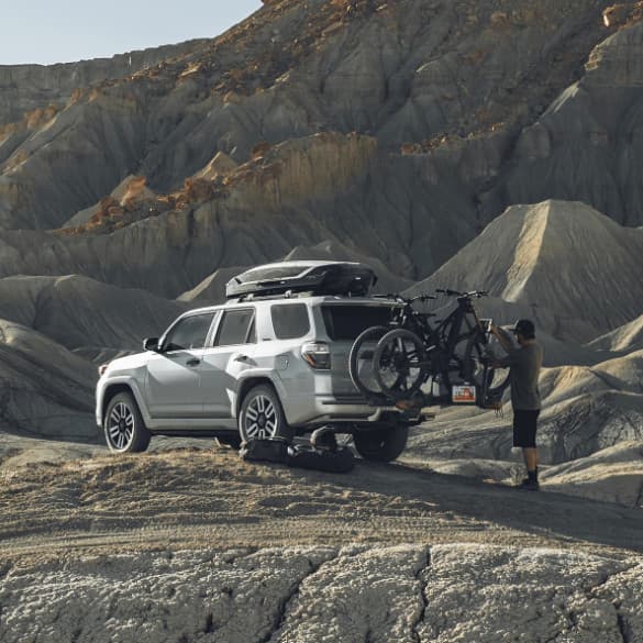 Thule Verse installed on SUV loaded with 2 bikes. Suv is off-roading.